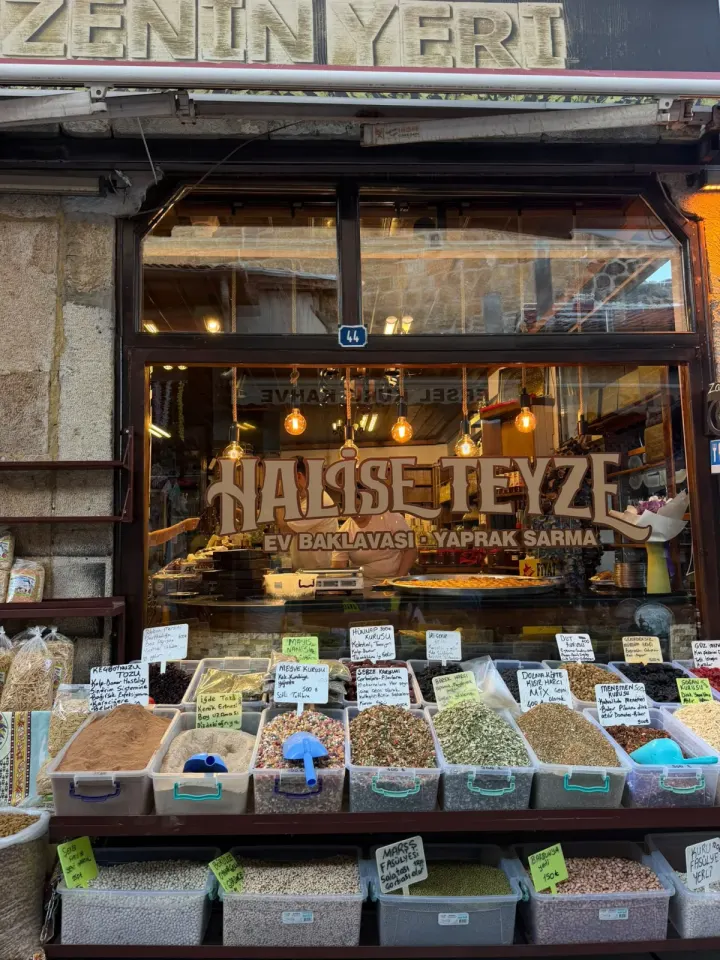 Halise Teyze'nin Yeri — fotoğraf 1